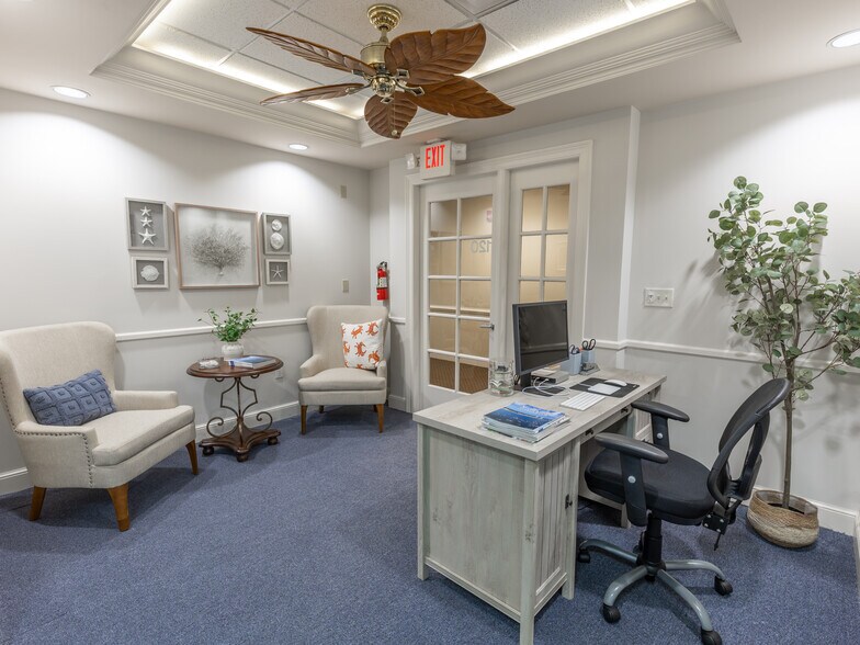 More Photos Of 1555 Indian River Blvd, Vero Beach Coworking Space