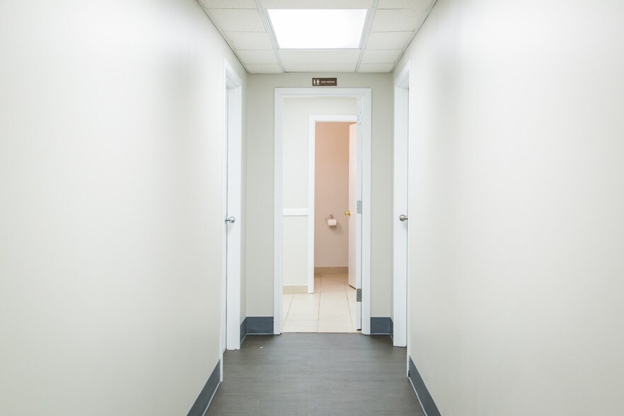 More Photos Of 10308 State Line Rd, Leawood Office For Lease