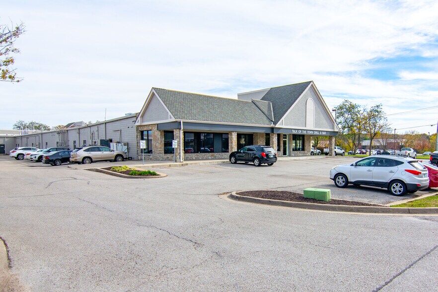 More Photos Of 11800-11922 W 119th St, Overland Park Unknown For Lease