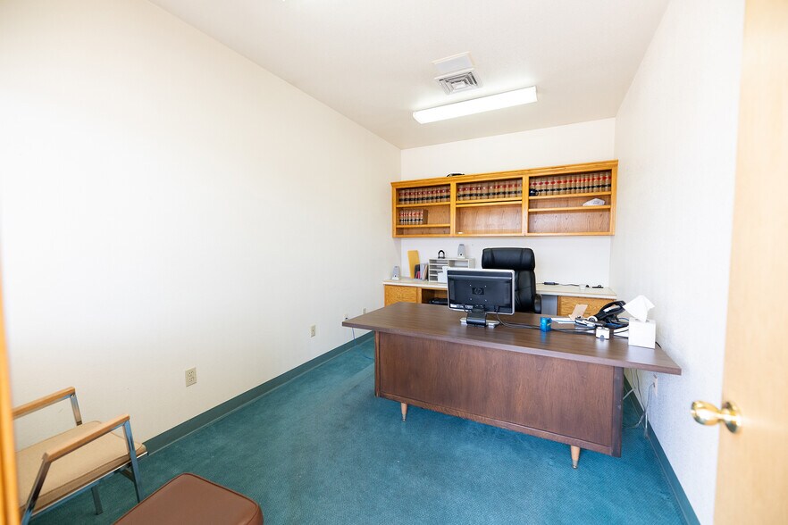 More Photos Of 123 N 1st St, Grants Office For Sale