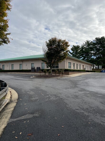 More Photos Of 1302 Cronson Blvd, Crofton Office For Sale