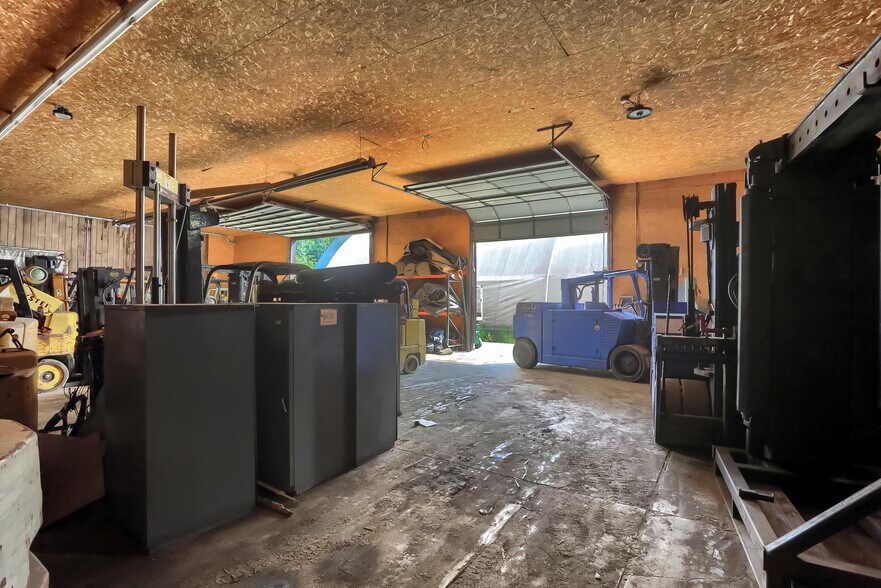 More Photos Of 740 Greensburg Rd, New Kensington Warehouse For Lease