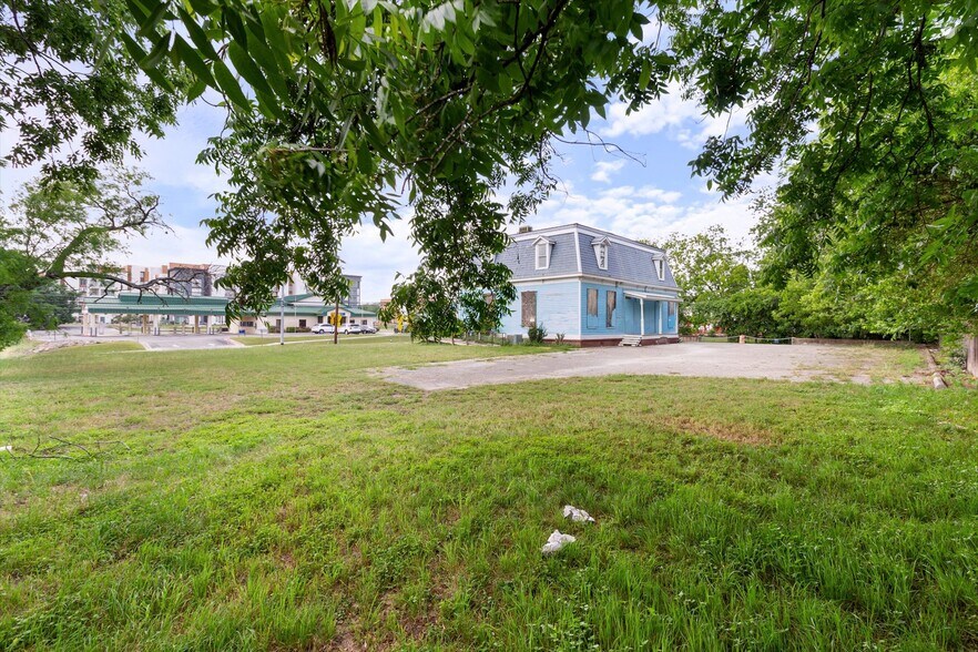 More Photos Of 321 L B J dr, San Marcos Office For Sale
