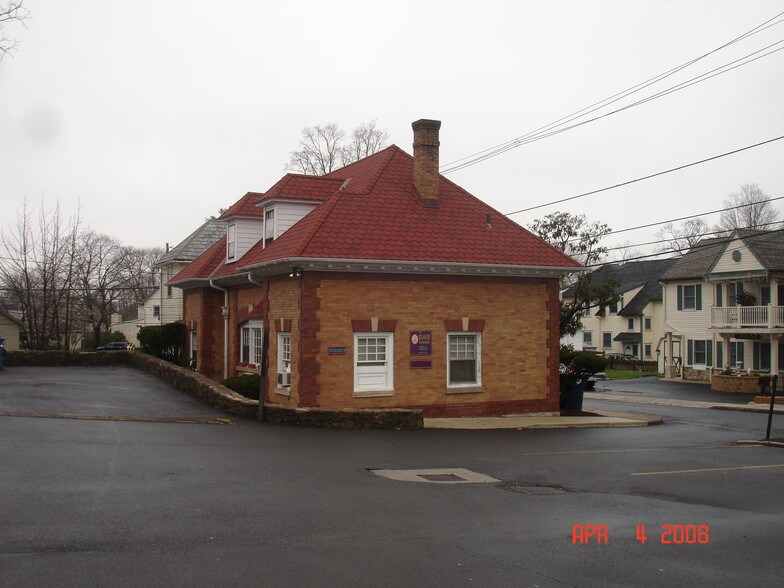 More Photos Of 118 Wood St, Doylestown Office For Lease