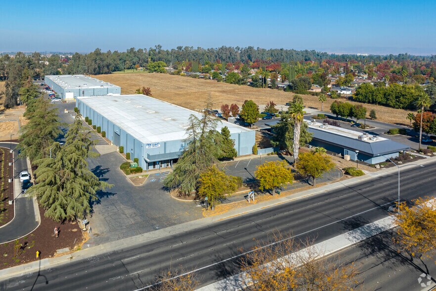 More Photos Of 1985 W Olive Ave, Merced Warehouse For Lease