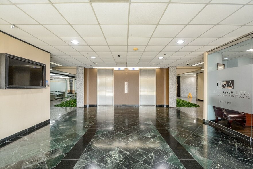 More Photos Of 6100 Corporate Dr, Houston Medical For Sale