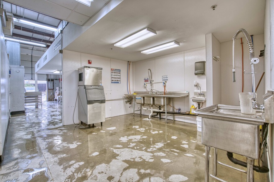 More Photos Of 1501 Lee Hill Dr, Boulder Showroom For Sale