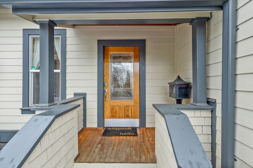 More Photos Of 830 Saginaw St S, Salem Medical For Sale