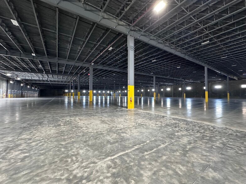 More Photos Of 13378 Port Dr, Laredo Warehouse For Lease