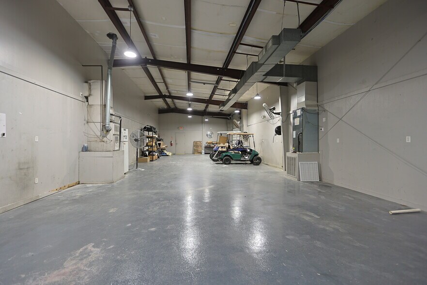 More Photos Of 705 N New Warrington Rd, Pensacola Auto Repair For Lease