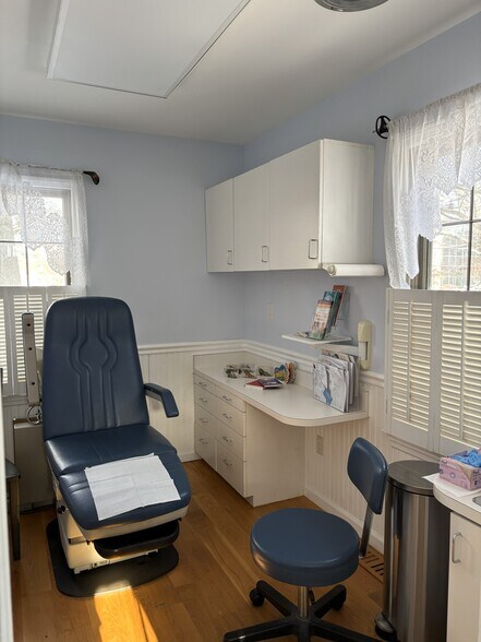 More Photos Of 20 Old Kings Hwy, Darien Medical For Sale