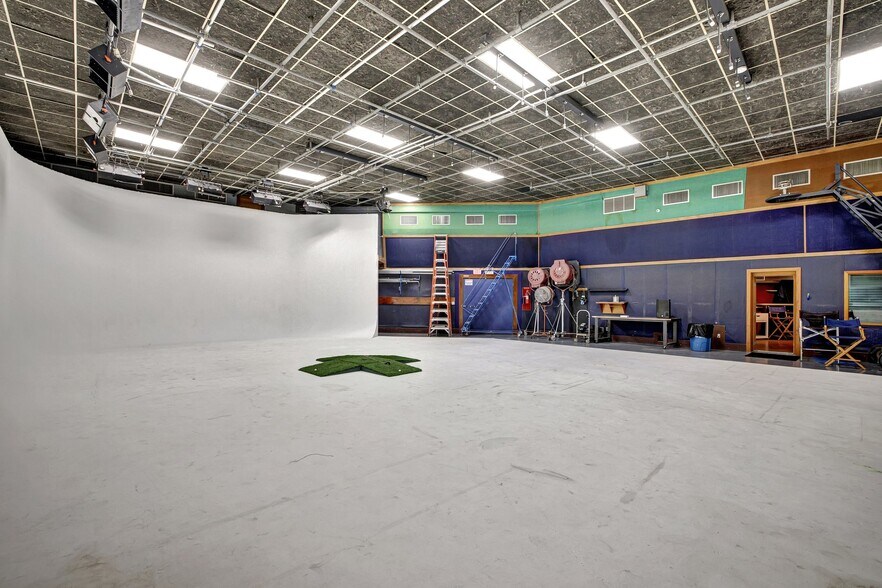 More Photos Of 15221 NE 21st Ave, Miami Warehouse For Sale