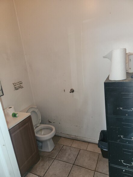 More Photos Of 3077-3079 Kensington Ave, Philadelphia Freestanding For Sale