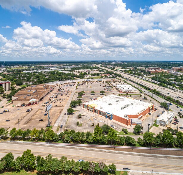 More Photos Of 12900 Willowchase Dr, Houston Unknown For Lease