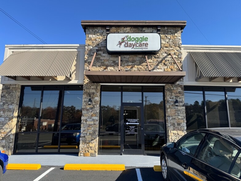 Primary Photo Of 3916 Brambleton Ave, Roanoke Freestanding For Lease