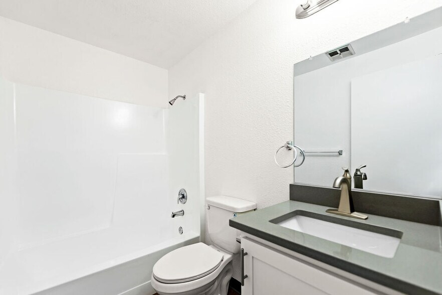 More Photos Of 14623 NE Coast Pine Ct, Vancouver Apartments For Sale