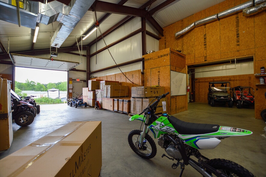 More Photos Of 12056 Stallings Commerce Dr, Matthews Showroom For Lease