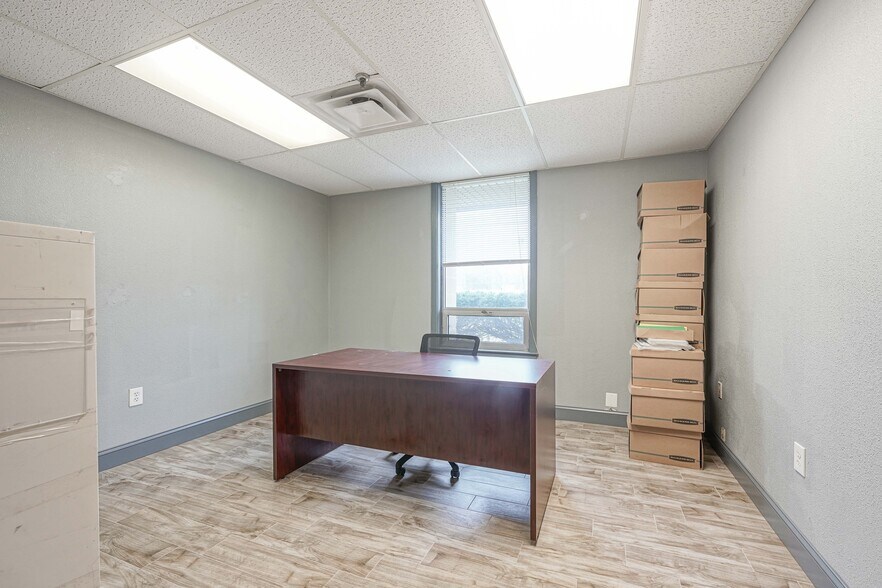 More Photos Of 49 Ironside Ct, Willingboro Manufacturing For Lease