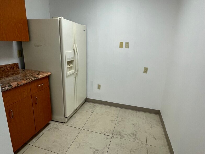 More Photos Of 5501 N University Dr, Coral Springs Office For Sale