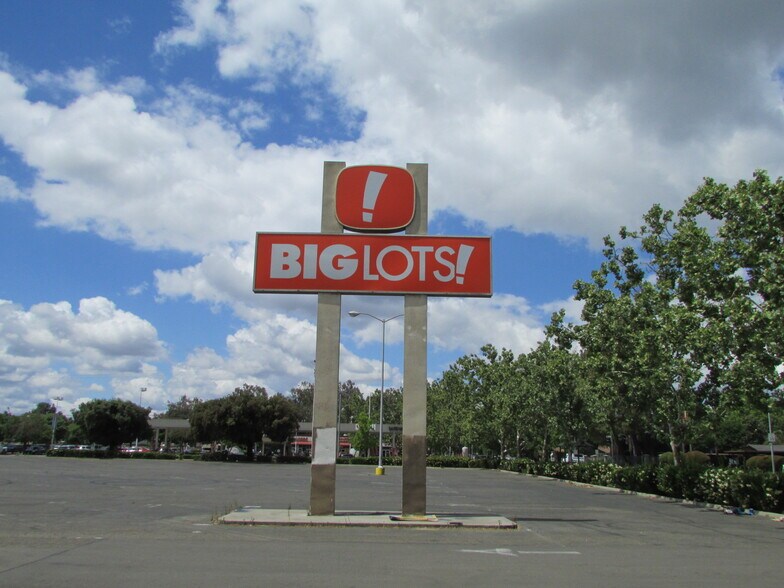 More Photos Of 2720 Country Club Blvd, Stockton Freestanding For Lease