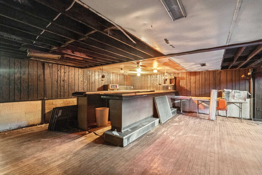 More Photos Of 1098 Duss Ave, Ambridge Restaurant For Sale