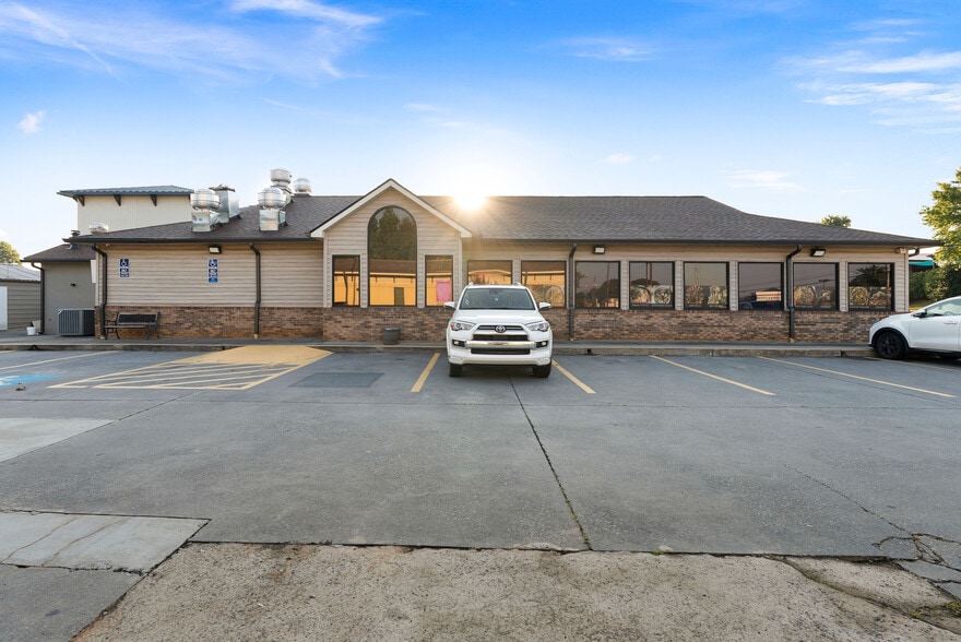 More Photos Of 140 E Felton Rd, Cartersville Restaurant For Sale