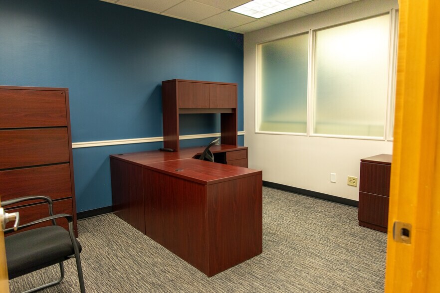 More Photos Of 11820-11830 Nicholas St, Omaha Office For Lease