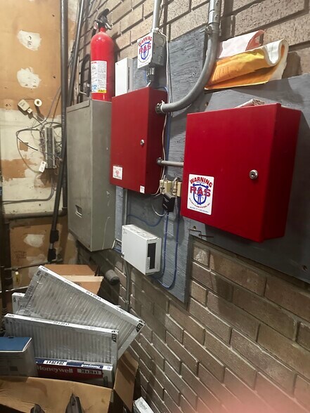 More Photos Of 1985 Barnum Ave, Stratford Medical For Sale