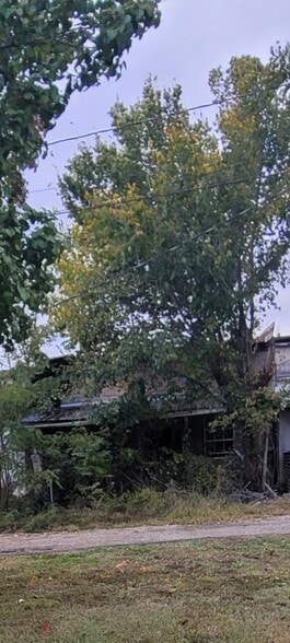 More Photos Of 140 N West St, Mount Ida Storefront Retail Office For Sale