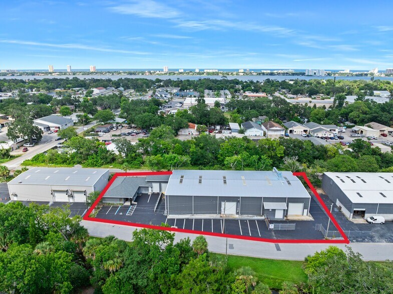 Primary Photo Of 711 Commercial Dr, Daytona Beach Manufacturing For Lease