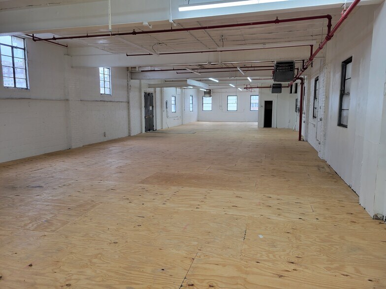 More Photos Of 429 E 164th St, Bronx Warehouse For Lease