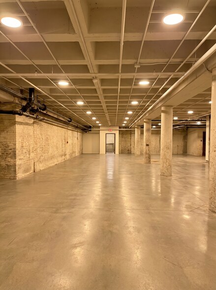 More Photos Of 306 Market St, Hartford Industrial For Lease