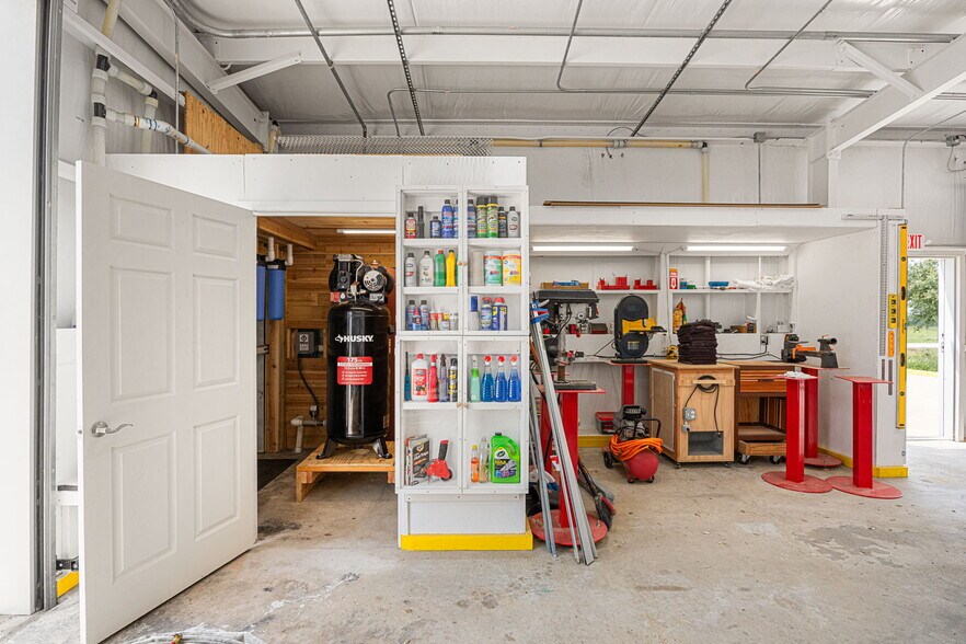 More Photos Of 15002 Bj Dusek Rd, Wallis Flex For Sale