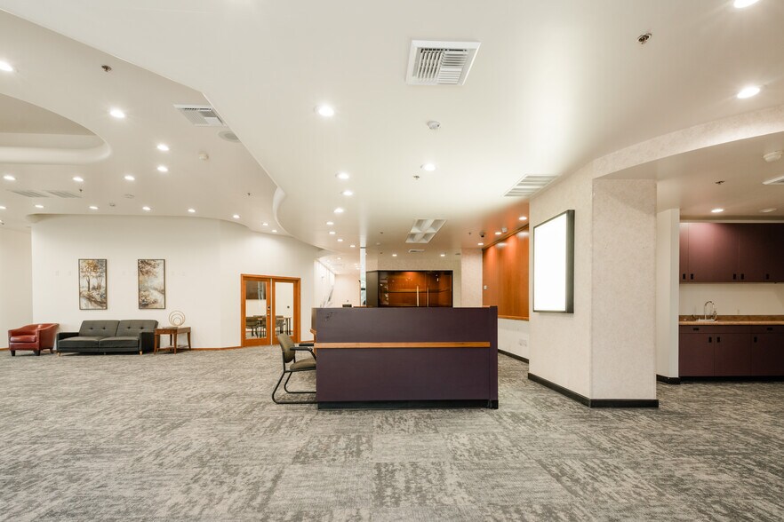 More Photos Of 2001 W Caldwell Ave, Visalia General Retail For Sale