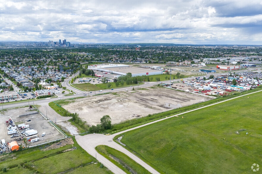 More Photos Of 3208 52 St SE, Calgary Land For Sale