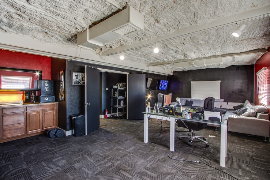 More Photos Of 4251 W Oquendo Rd, Las Vegas Light Distribution For Sale