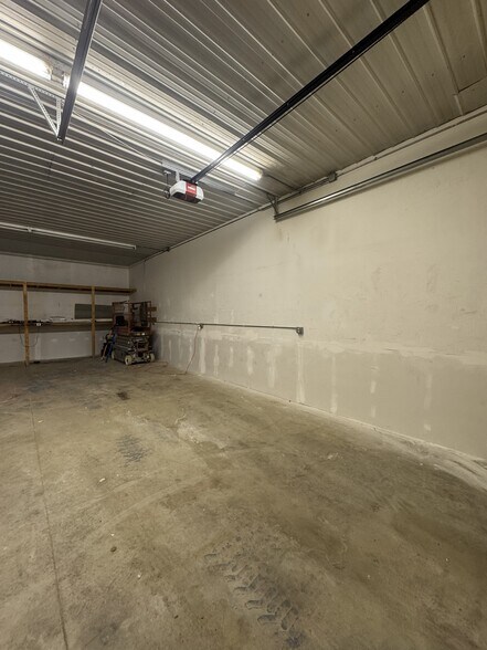 More Photos Of 717 27th St SE, Minot Flex For Lease