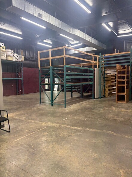 More Photos Of 115 Adams St, Kernersville Warehouse For Lease