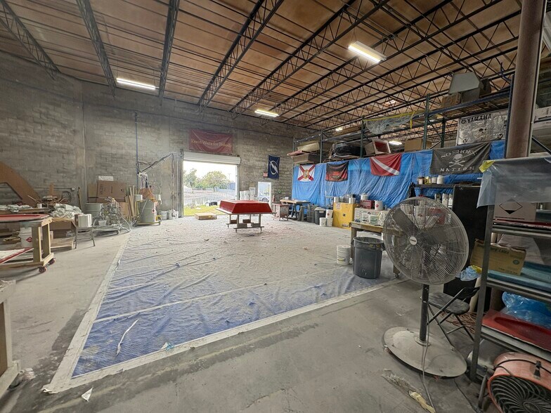 More Photos Of 3250 44th Ave N, Saint Petersburg Manufacturing For Lease