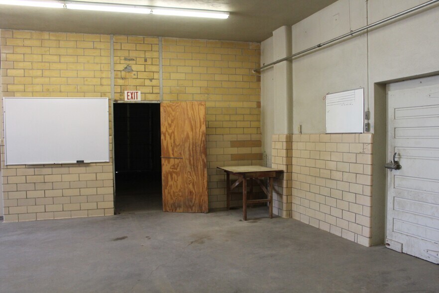 More Photos Of 806 9th St, Woodward Warehouse For Sale