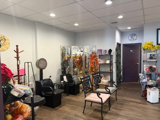 More Photos Of 55 Sound Ave, Mattituck General Retail For Lease