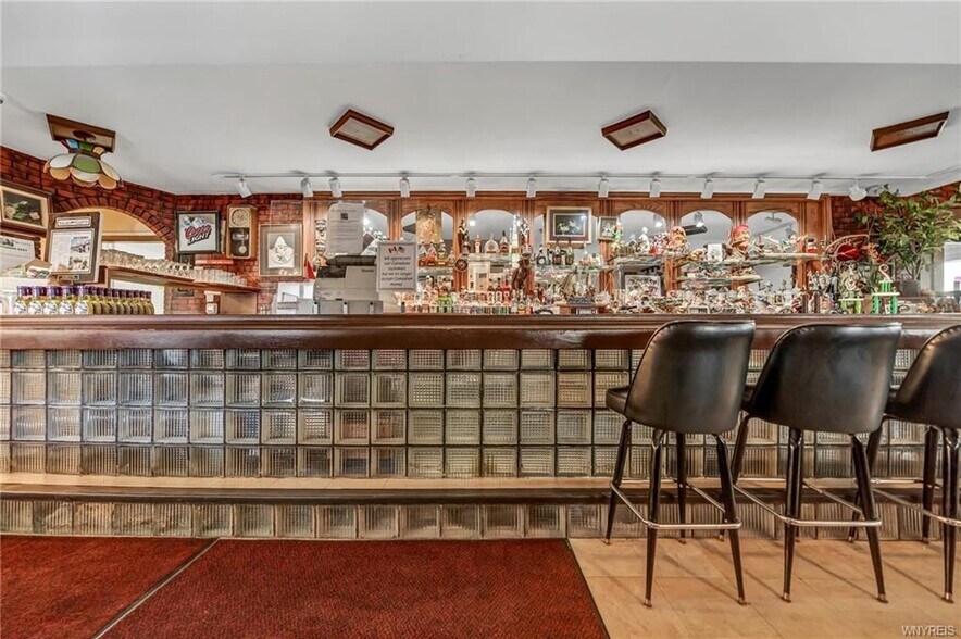 More Photos Of 3019 Pine Ave, Niagara Falls Restaurant For Sale
