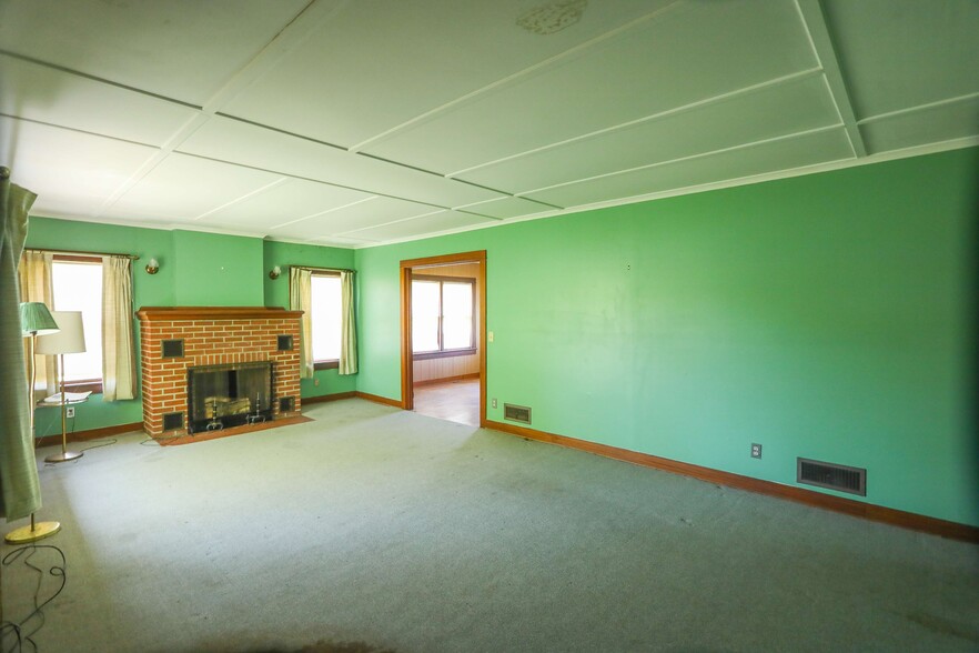 More Photos Of 1499 S State St, North Adams Distribution For Sale