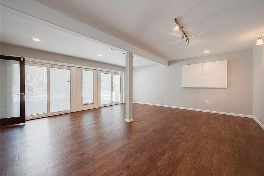 More Photos Of 446 Heights Blvd, Houston Office Residential For Sale