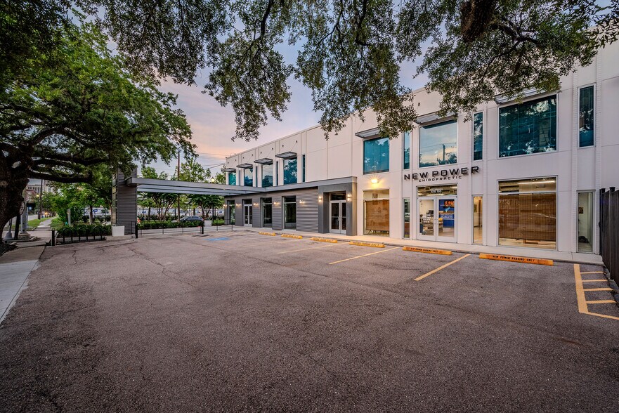 More Photos Of 1500 McGowen St, Houston Restaurant For Lease