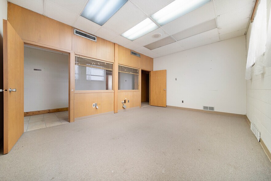 More Photos Of 19711 Greenfield Rd, Detroit Religious Facility For Sale