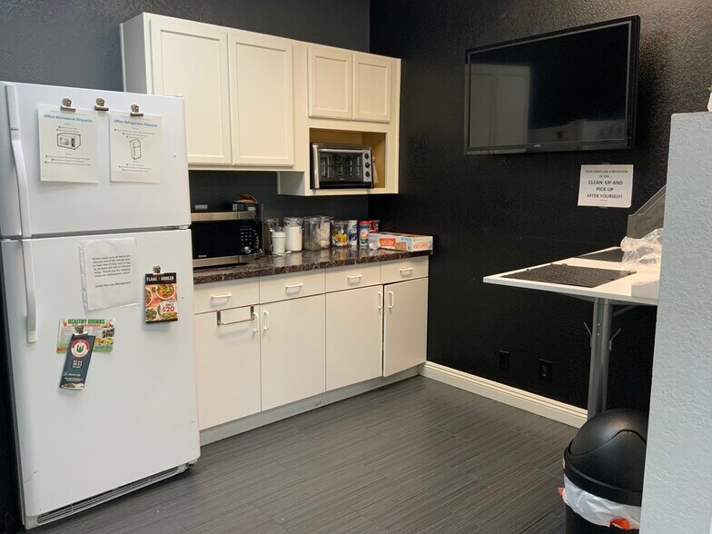 More Photos Of 1750 California Ave, Corona Unknown For Lease