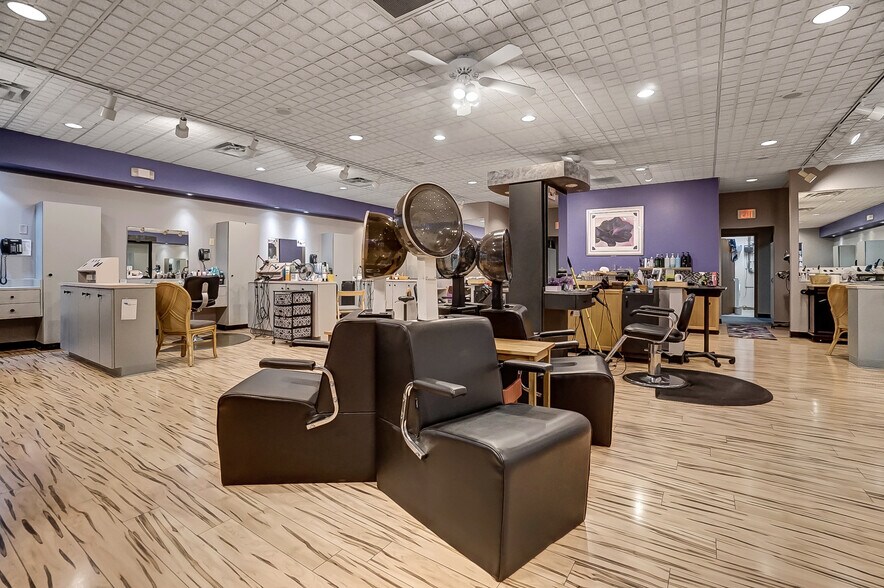 More Photos Of 805 S Dixie Dr, Vandalia General Retail For Sale