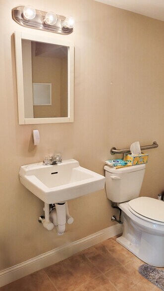 More Photos Of 3 Patriot Dr, Dover Office For Sale