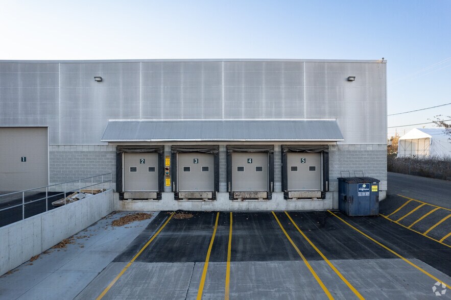 More Photos Of 922-926 St Jacques Paschini, Bois-des-filion Warehouse For Lease